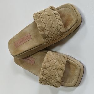 Vicenza, Free People intertwined suede slides. Sz6